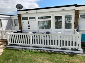 Cheerful 2 Bed Holiday Chalet with Gated Decking